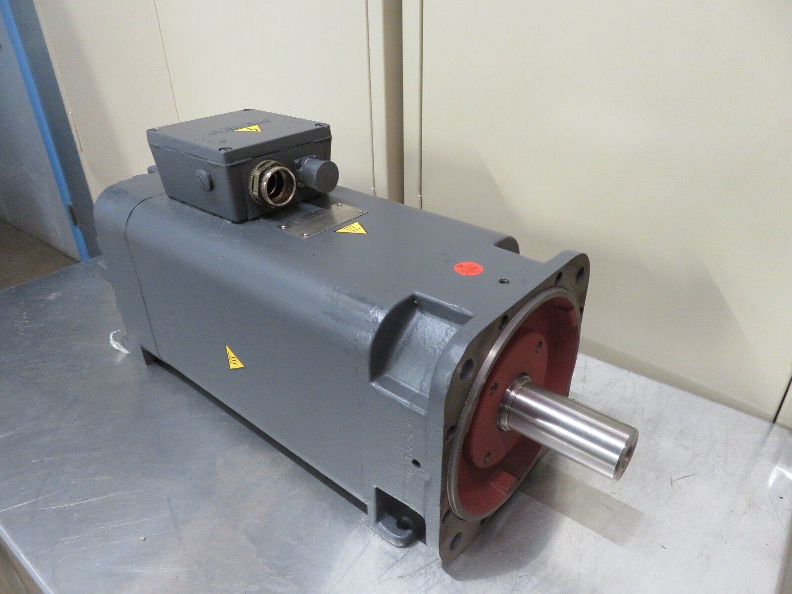 Image of Siemens 1PH4105-4NZ26-Z servomotor for automation and CNC use